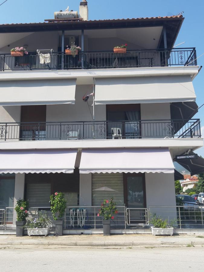 Soula'S Sunshine Blue Apartment Nea Karvali Exterior foto